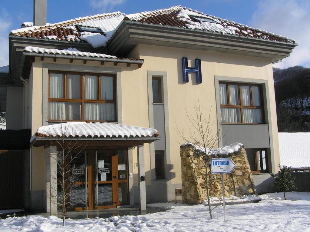 Hotel Santa Cristina Пола-де-Лена Экстерьер фото