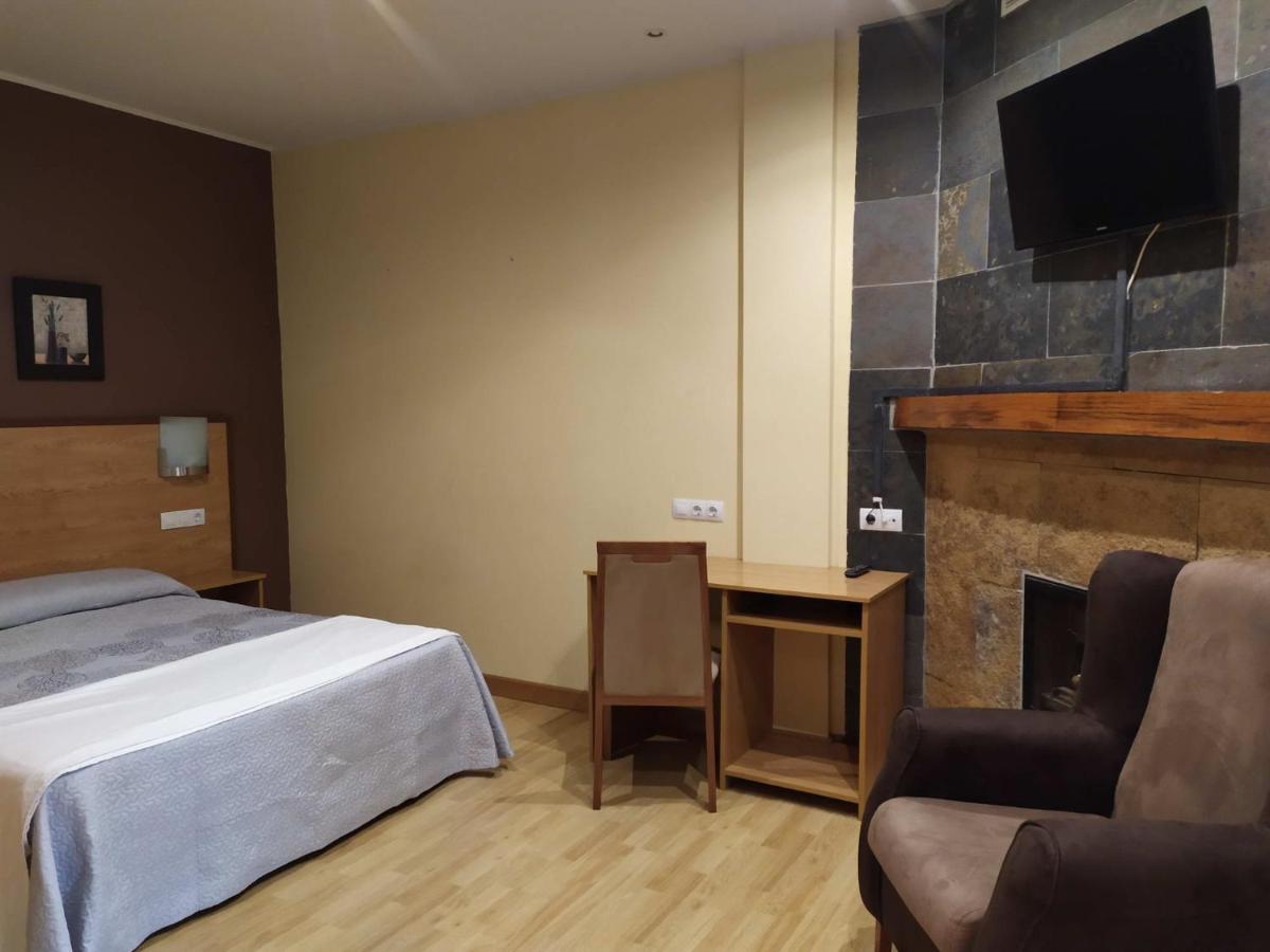 Hotel Santa Cristina Пола-де-Лена Экстерьер фото